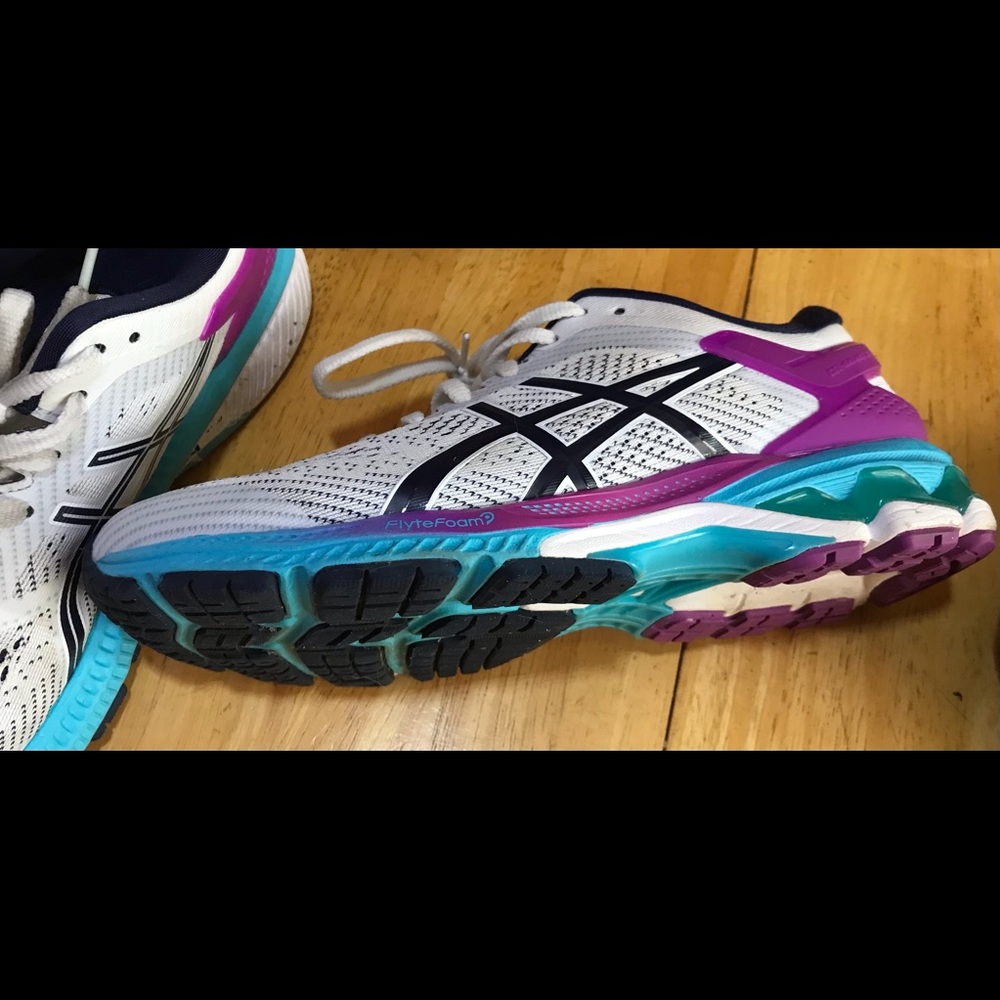 ASICS size 7 1/2 like new